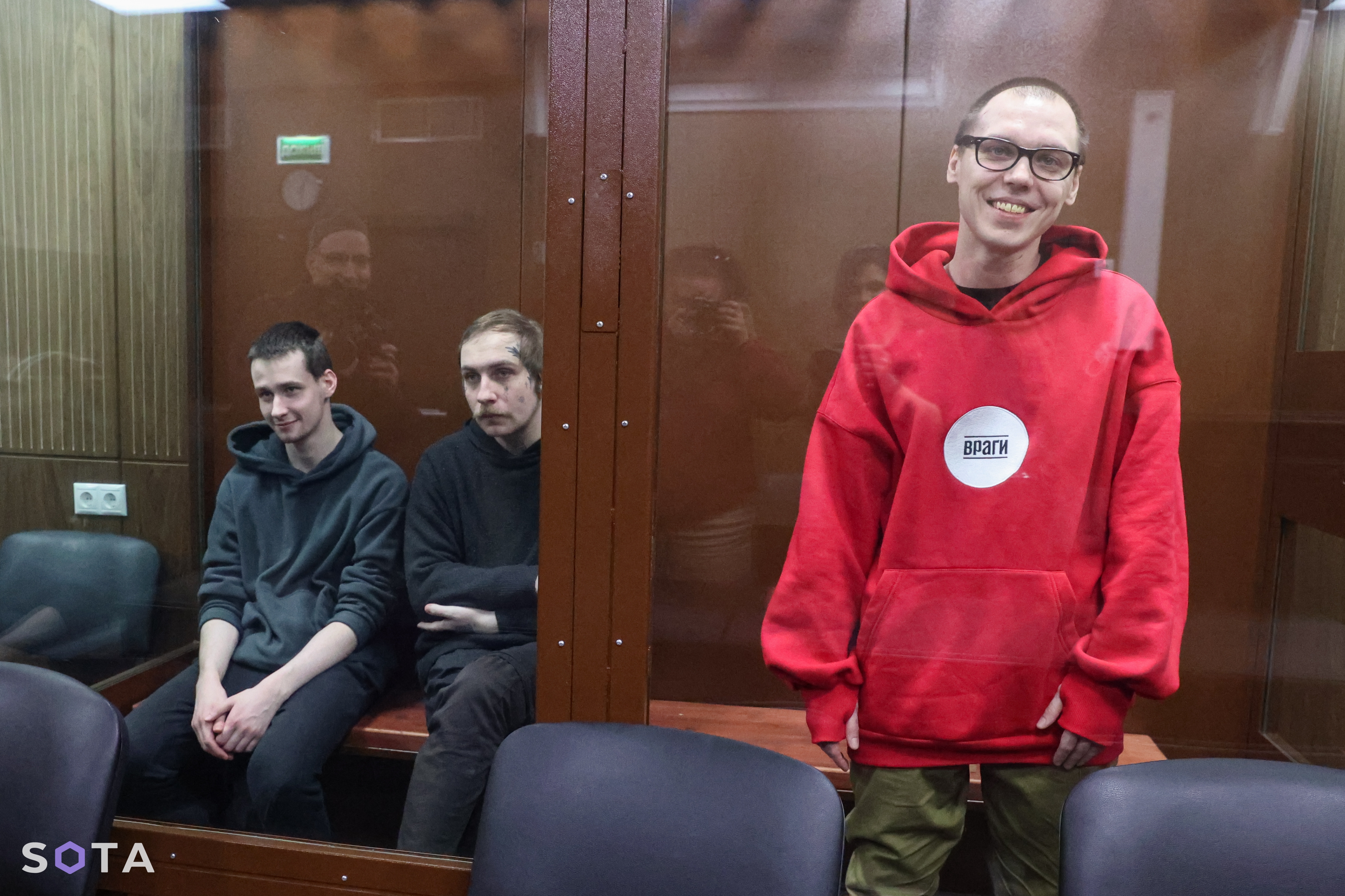 Артём Камардин,&nbsp; Егор Штовба, Николай Дайнеко
7 лет, 5 с половиной и 4 года за стихи