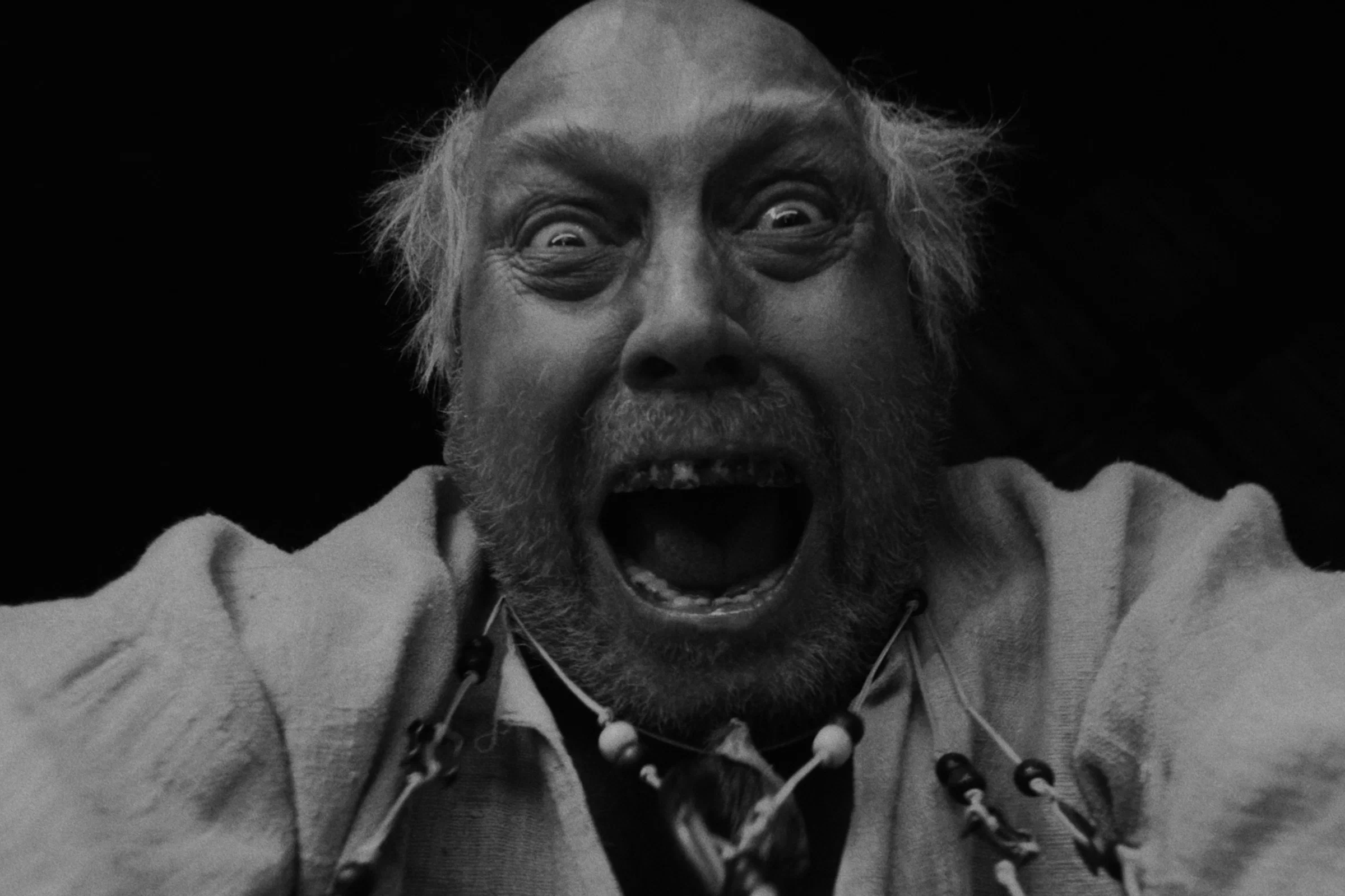 Обложка статьи «Искупление»: необычный черно-белый артхаус о душевных скитаниях (но с Сергеем Безруковым)