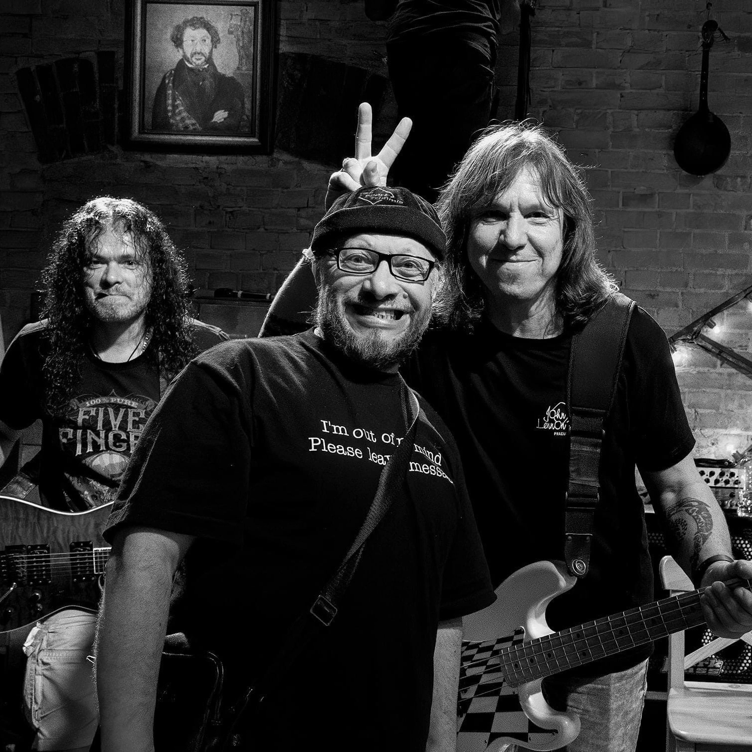 Александр Елин (в центре)
Фото:&nbsp;vk.com/wall-48350_297005