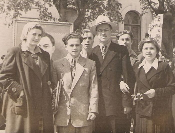 Евгений Дога с молодыми поэтами
Фото: dogamusic.com